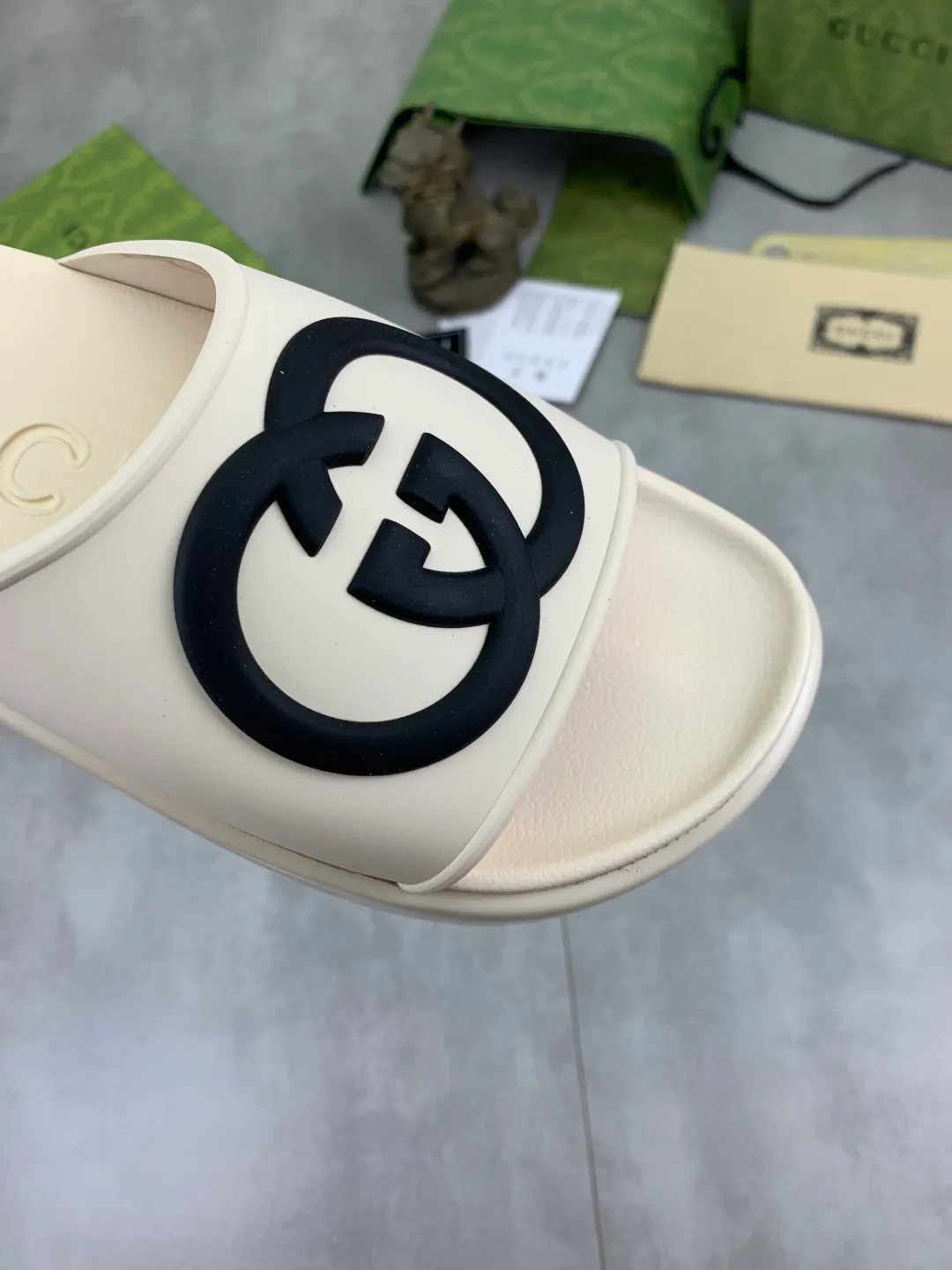 Men's Men's Shoes 💰P300💰[New Style] High Version 🎁🎁🎁 GUCCI New Year of the Snake casual slippers, original official website, perfect workmanship, transmitting a kind of noble luxury, sublimating its definition of luxury in Gucci's high-end extraordinary craftsmanship. Original Gucci double G combination outsole, code number: 35-46, complete package